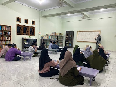 Dokumentasi kegiatan mengaji dan pembelajaran santri.